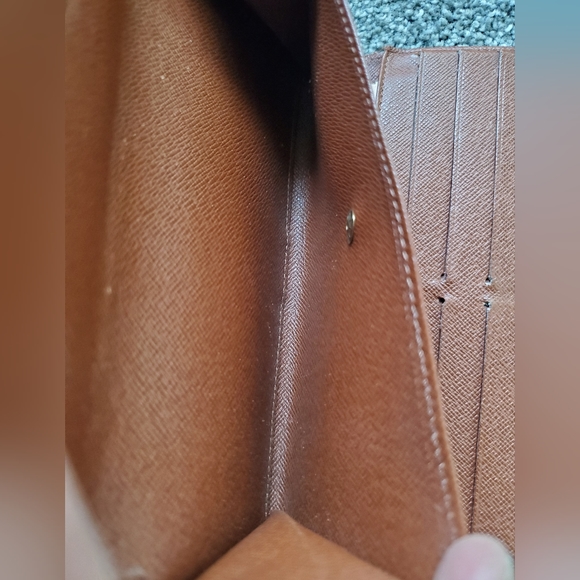 Authentic Louis Vuitton trifold monogram wallet - Picture 6 of 10